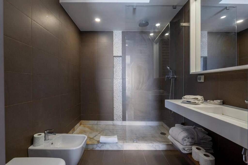 Luxury Apartment At Corniche , Seaview Close Beach Casablanca Exteriör bild