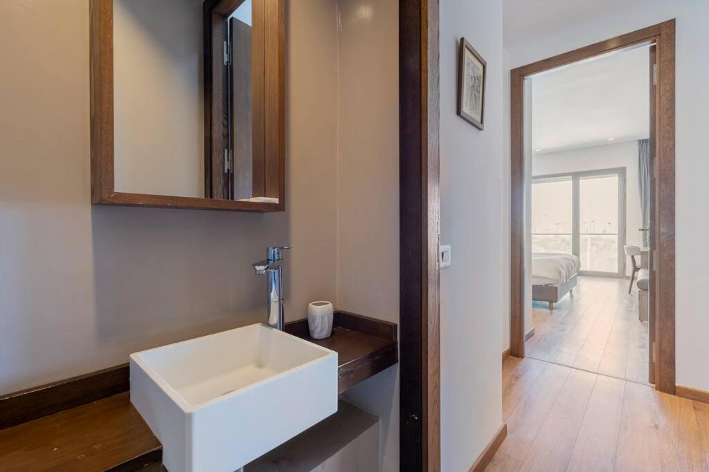 Luxury Apartment At Corniche , Seaview Close Beach Casablanca Exteriör bild